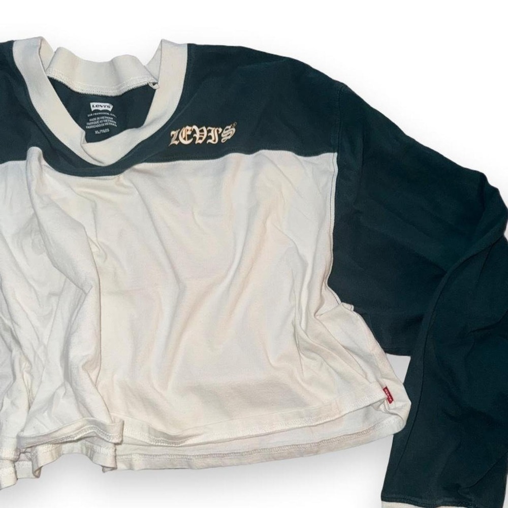 Levi's green and white colorblock cropped long-sleeve tee, size XL.